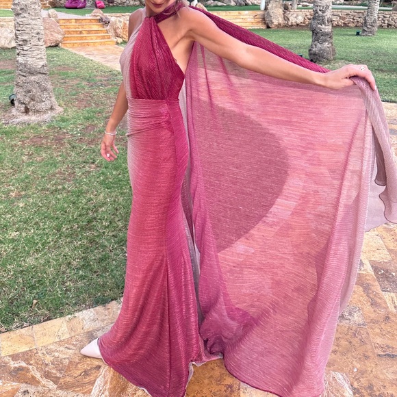 Talbot Runhof
Twist Degrade Metallic Voile Cape Gown - Picture 7 of 12